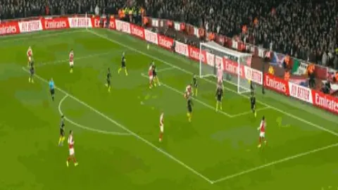 “巴塞罗那对阵奥萨苏纳首发名单揭晓：拉菲尼亚缺席，阿劳霍得登场，伊尼戈在阵容中”